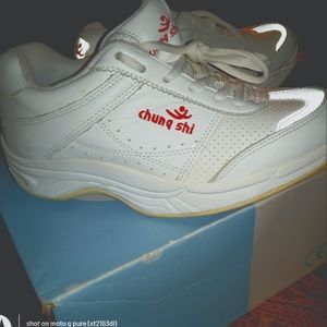 chung shi shoes white size 6.5
